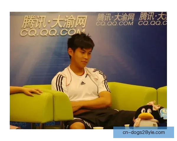 刘建业执掌铜梁龙黄希扬任助教